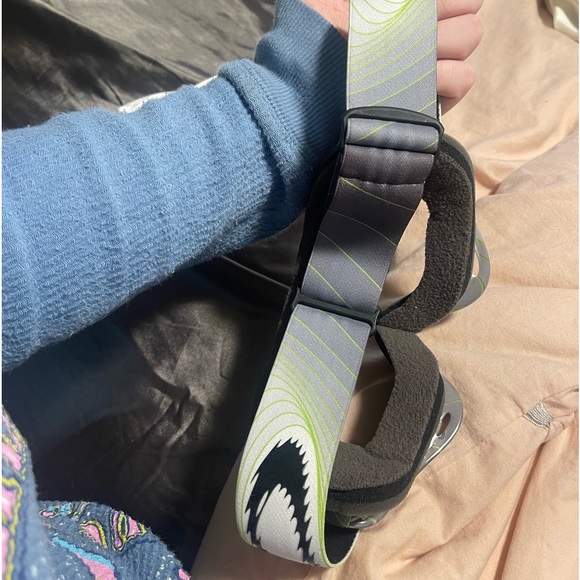 Goggles - Picture 2 of 3